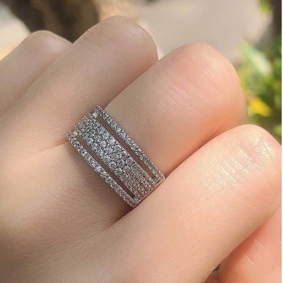 Wide Round Cut Sterling Silver Ring - Picture 4 of 7